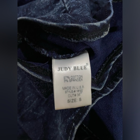 Judy Blue 2 piece denim skirt set size small 68% Cotton 30 % Polyester 2%Spandex - Picture 4 of 7